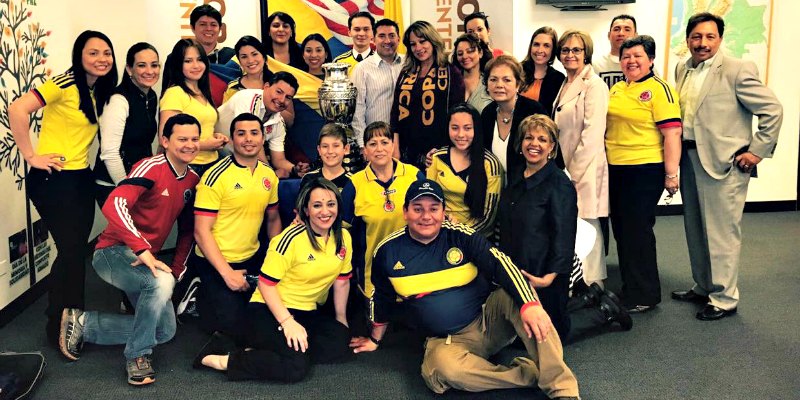 Varios connacionales en Chicago pudieron tener de cerca el trofeo de la Copa América Centenario