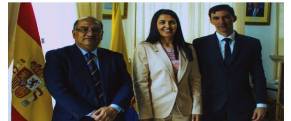 Cónsul Adjunto Álvaro Perdomo González, Cónsul General Gabriela Cano Ramírez y el compositor Merwin Betancourth.