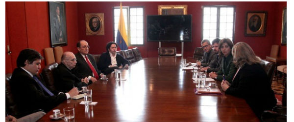 La Canciller María Ángela Holguín se reunió con los maestros José Antonio Abreu y Gustavo Dudamel para impulsar la creación de orquestas sinfónicas binacionales juveniles e infantiles en las regiones de frontera. Foto: OP-Cancillería.